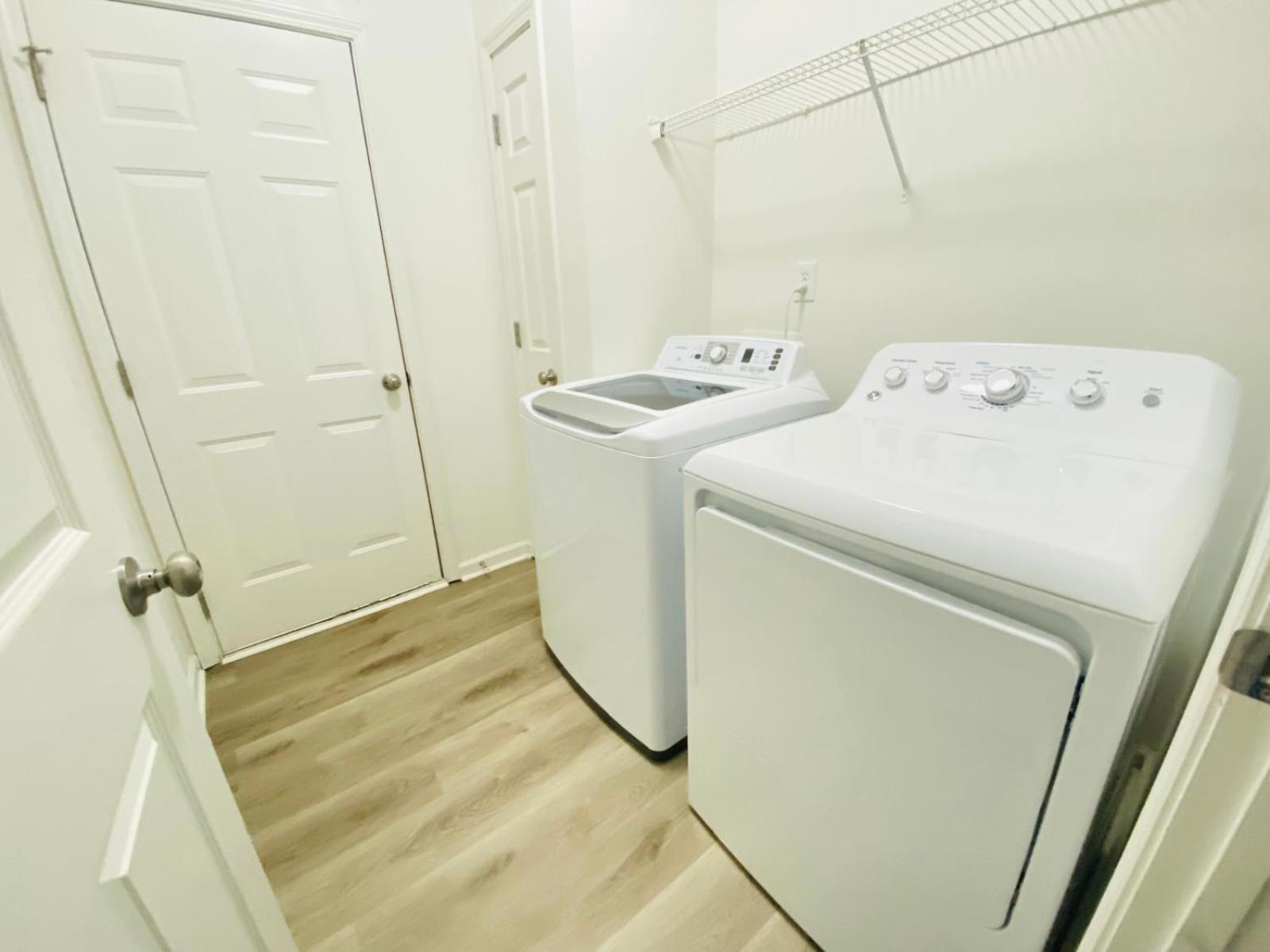 Spacious Room With Shared Bathroom ローリー エクステリア 写真